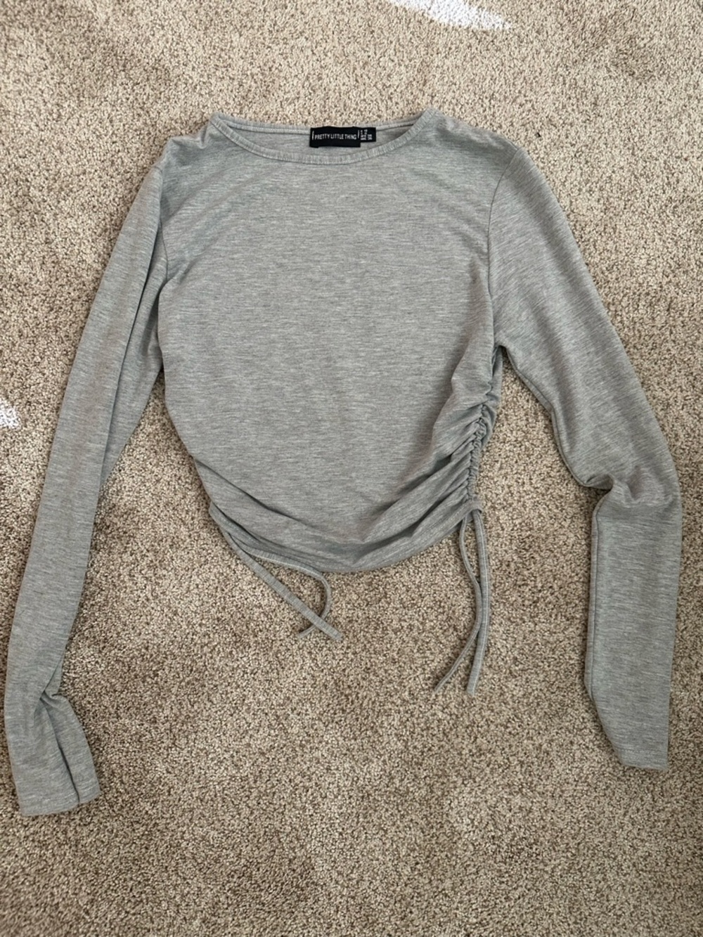PrettyLittleThing Light Gray Long-Sleeve Side-Ruching Crop Top